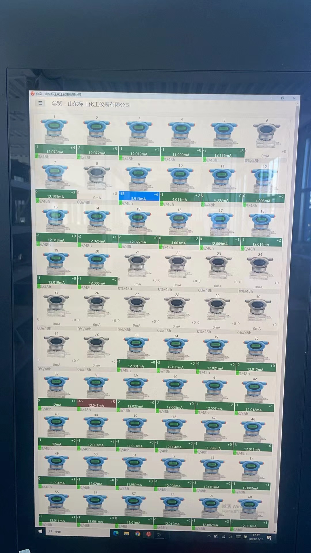 How to select the king product based on the medium when purchasing corrosion-resistant pressure instruments?